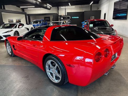 Used 2004 Chevrolet Corvette Coupe w/ Roof Package image 7