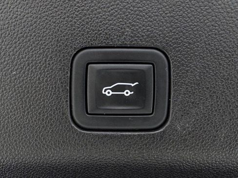 Used 2023 Chevrolet Tahoe Z71 w/ Luxury Package image 33