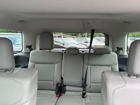 Used 2025 Ford Expedition Active AWD/4WD image 10