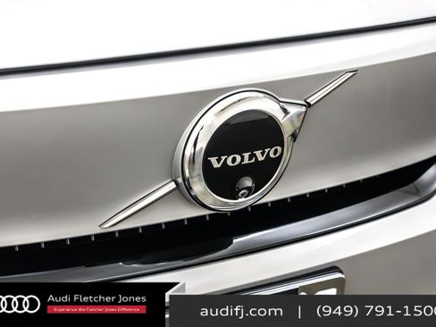 Used 2024 Volvo XC40 Recharge Ultimate image 12