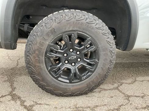 Used 2024 Chevrolet Silverado 1500 ZR2 w/ Technology Package image 13