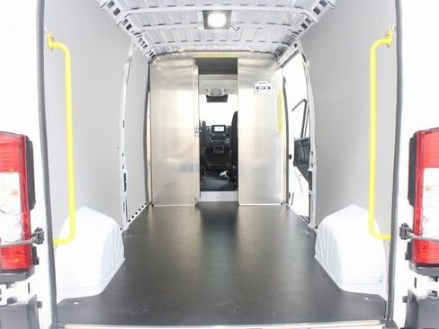 Used 2025 RAM ProMaster 2500 w/ Convenience Group image 16