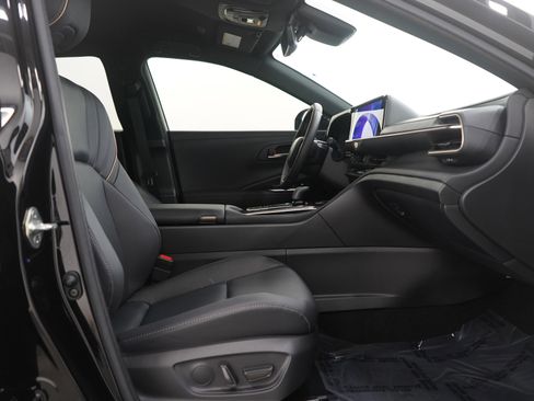 Used 2025 Toyota Crown XLE image 13