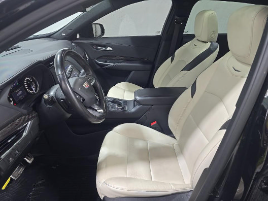 Used 2023 Cadillac XT4 Sport w/ Sun And Sound Package AWD/4WD image 8