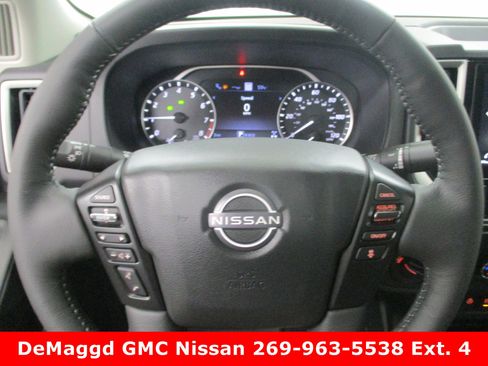 New 2025 Nissan Frontier SL image 18