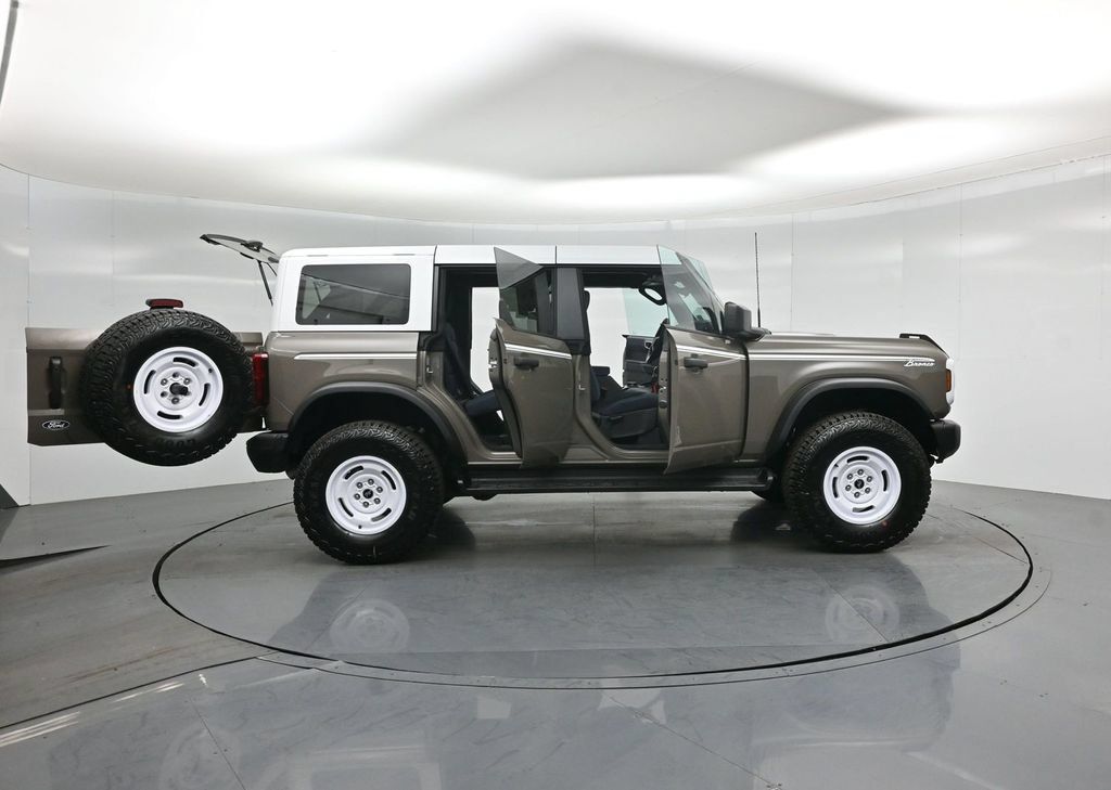 Certified 2026 Ford Bronco Heritage Edition AWD/4WD image 4