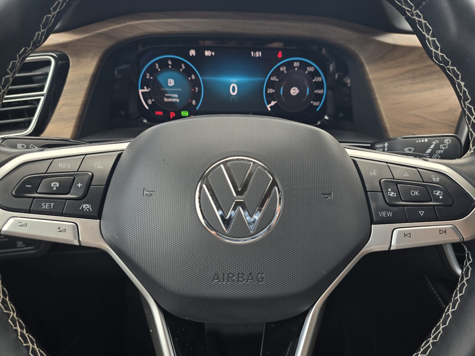 Used 2024 Volkswagen Atlas SE AWD/4WD image 24