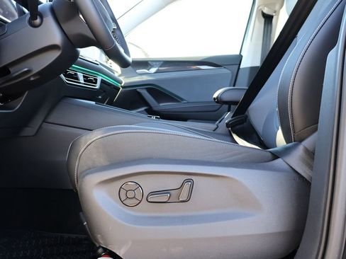 New 2026 Volkswagen Tiguan SE image 37