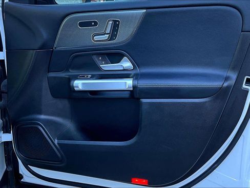 Used 2020 Mercedes-Benz GLB 250 image 23