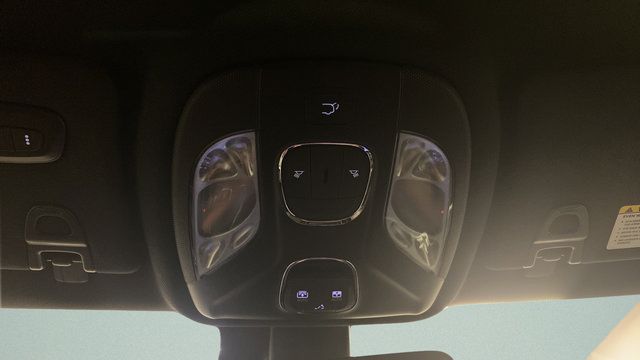 Used 2023 Jeep Compass Latitude w/ Sun and Sound Group AWD/4WD image 21