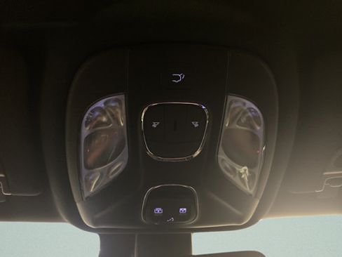 Used 2023 Jeep Compass Latitude w/ Sun and Sound Group AWD/4WD image 21