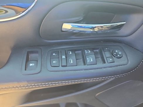 Used 2019 Dodge Grand Caravan SXT w/ Blacktop Package FWD image 11