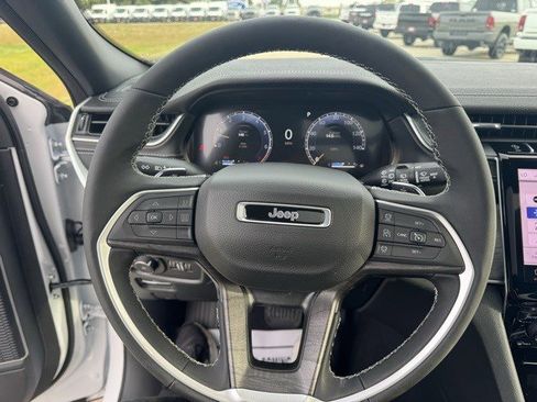 New 2025 Jeep Grand Cherokee Limited w/ Trailer Tow Package image 17