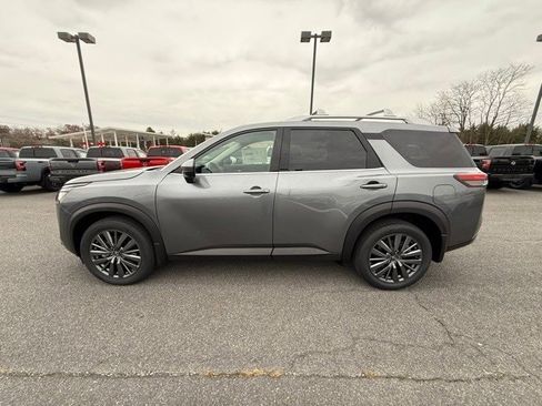 New 2025 Nissan Pathfinder SL w/ SL Premium Package image 8