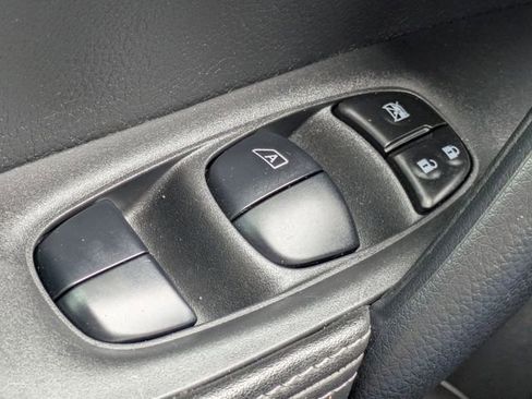 Used 2022 Nissan Rogue Sport SV AWD/4WD image 22