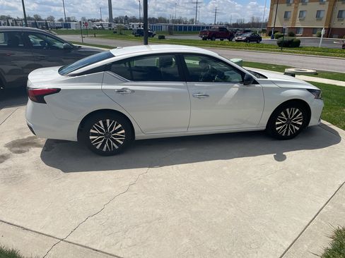 Used 2025 Nissan Altima 2.5 SV image 6