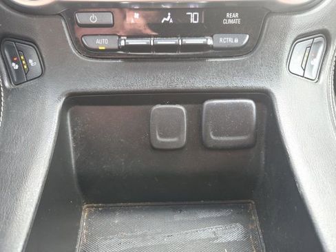 Used 2018 Chevrolet Suburban LT image 35