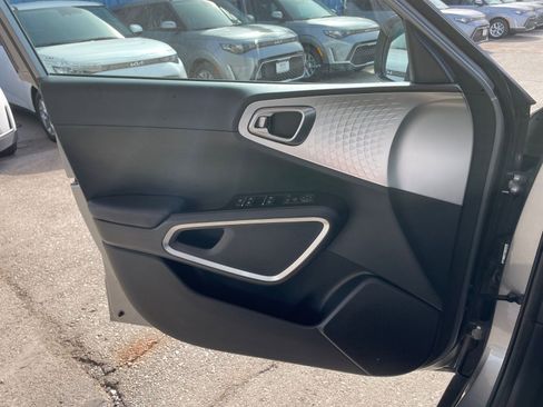 Used 2025 Kia Soul LX w/ LX Technology Package image 18