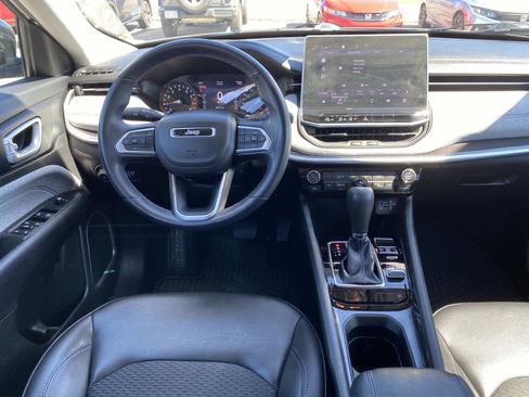 Certified 2022 Jeep Compass Latitude w/ Convenience Group AWD/4WD image 12