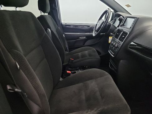 Used 2019 Dodge Grand Caravan SE FWD image 21