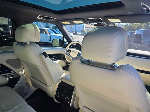 Certified 2023 Land Rover Range Rover SE image 15