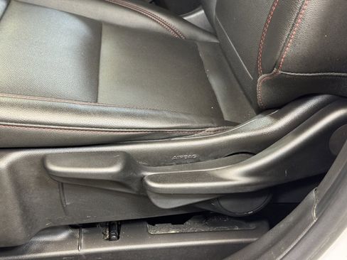 Used 2025 Chevrolet Trax RS image 11