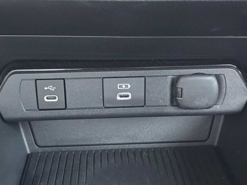 Certified 2026 Toyota Prius XLE FWD image 35