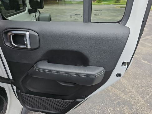 Used 2023 Jeep Wrangler Unlimited Rubicon 4xe w/ Steel Bumper Group AWD/4WD image 16