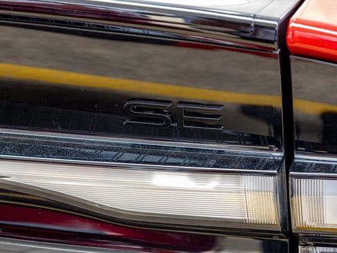 New 2026 Toyota Prius Plug-In Hybrid FWD image 9