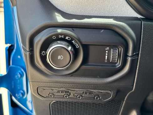 Used 2024 Jeep Wrangler Unlimited Sahara AWD/4WD image 26