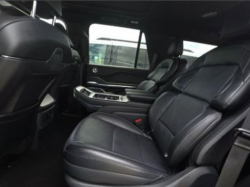 Used 2025 Lincoln Navigator Reserve w/ Jet Appearance Package AWD/4WD image 9