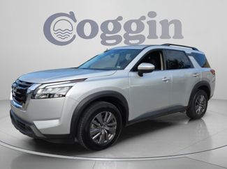 Used 2025 Nissan Pathfinder SV FWD video 1