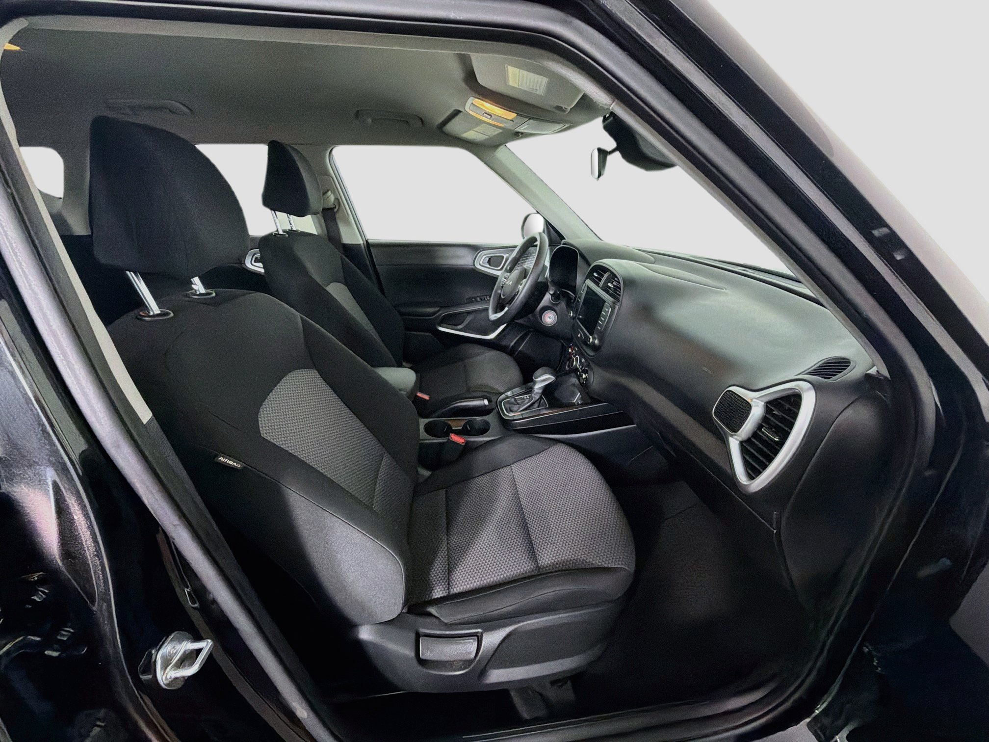 Used 2025 Kia Soul LX w/ LX Technology Package FWD image 31