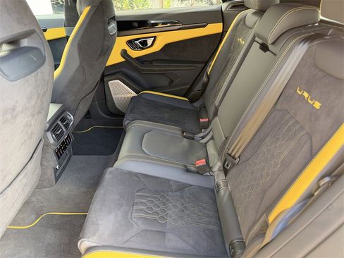 Used 2023 Lamborghini Urus S image 11