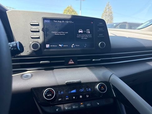 Used 2021 Hyundai Elantra Blue FWD image 11