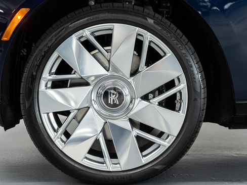 Certified 2025 Rolls-Royce Cullinan AWD/4WD image 18