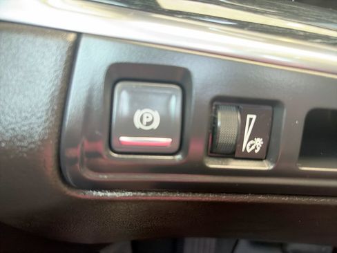 Used 2020 Cadillac XT5 Premium Luxury FWD image 18
