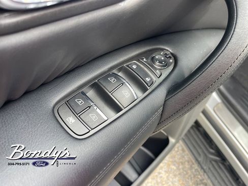 Used 2024 Nissan Armada SL w/ Cargo Package image 8