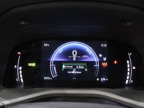 Used 2025 Toyota Camry SE image 18