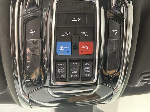 Used 2024 Jeep Grand Wagoneer L Series III AWD/4WD image 34