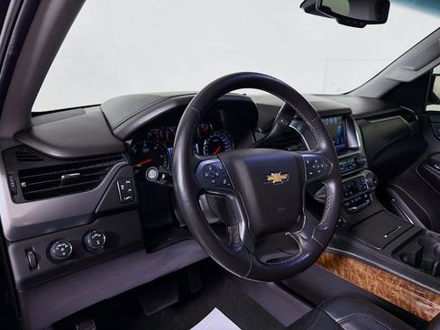 Used 2020 Chevrolet Suburban Premier image 10