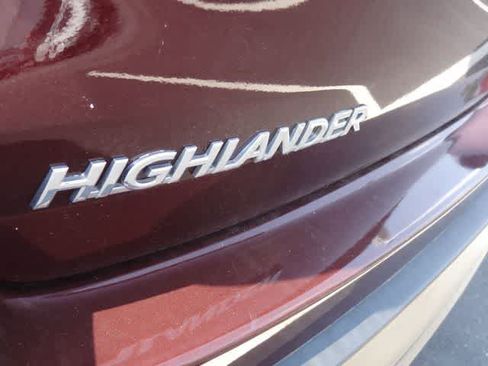 Used 2015 Toyota Highlander Plus AWD/4WD image 29