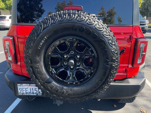 Used 2023 Ford Bronco Wildtrak image 10