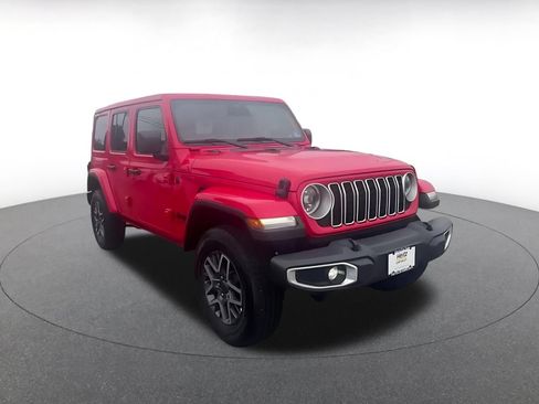 Used 2025 Jeep Wrangler Unlimited Sahara AWD/4WD image 2