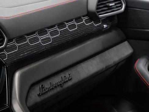 Used 2024 Lamborghini Urus S AWD/4WD image 27