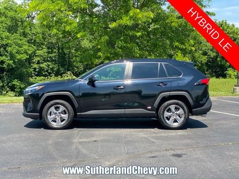 Used 2025 Toyota RAV4 LE AWD/4WD image 4