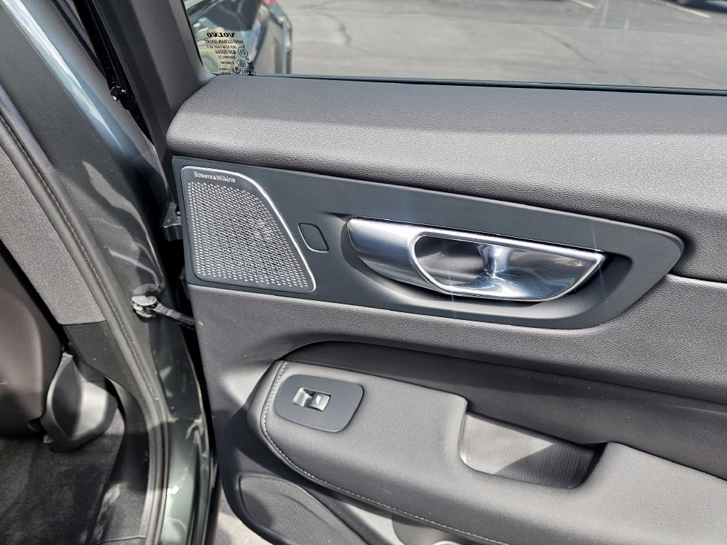 Certified 2026 Volvo XC60 T8 Ultra AWD/4WD image 35