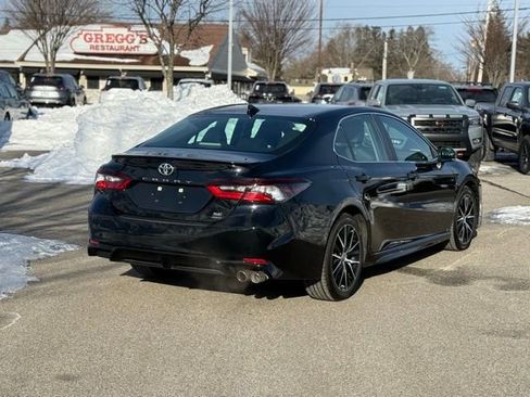 Used 2023 Toyota Camry SE image 5