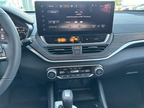 Used 2025 Nissan Altima 2.5 SL FWD image 16