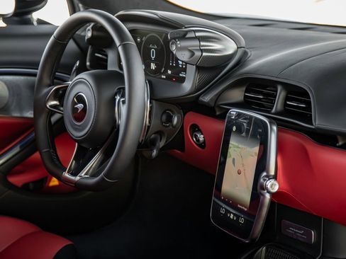 Used 2025 McLaren Artura Spider image 22